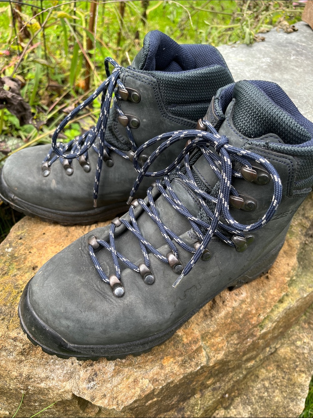 Women’s Dark Gray Outdoor Hiking Boots size 6